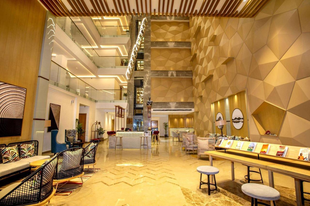 Ramada By Wyndham Katra Station Road Hotell Exteriör bild