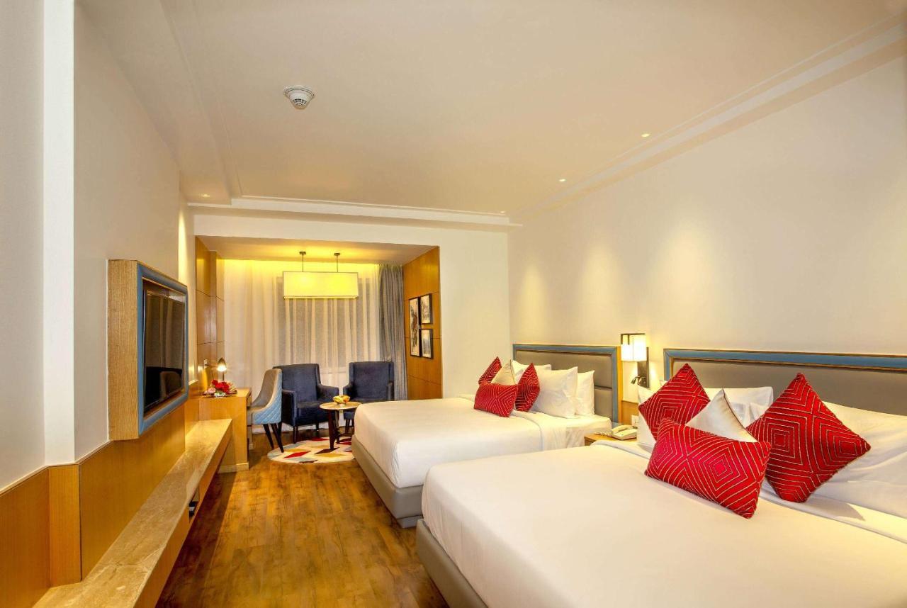 Ramada By Wyndham Katra Station Road Hotell Exteriör bild