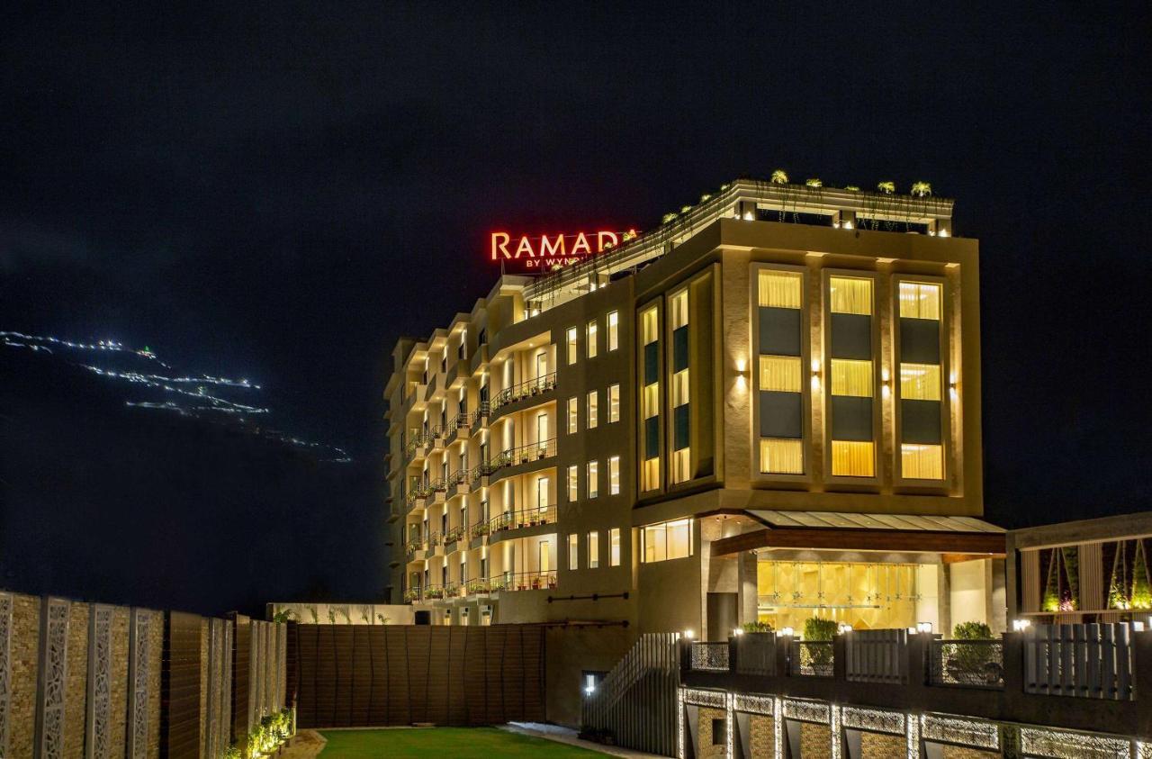Ramada By Wyndham Katra Station Road Hotell Exteriör bild