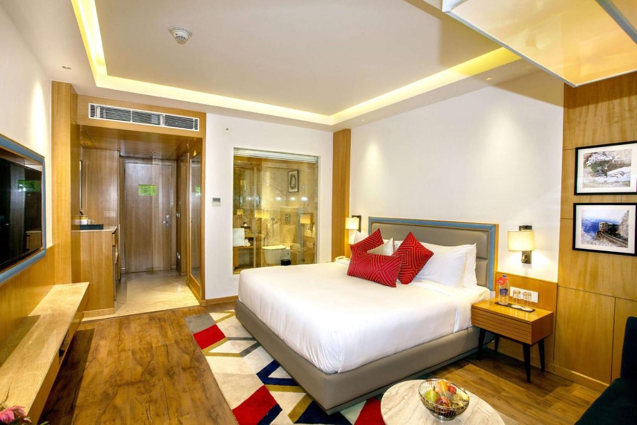 Ramada By Wyndham Katra Station Road Hotell Exteriör bild